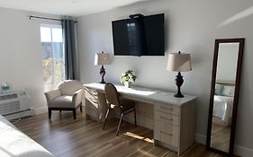 Lunenburg Arms Hotel  4* Canada